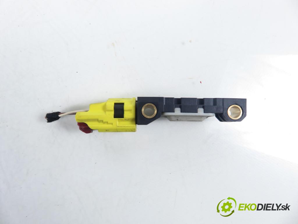 AUDI A3 (8P1) HB 2006 75,00 1.6 - BSE 1595,00 Snímač nárazu 011244040805 ; 4B0959643D (Snímač nárazu)