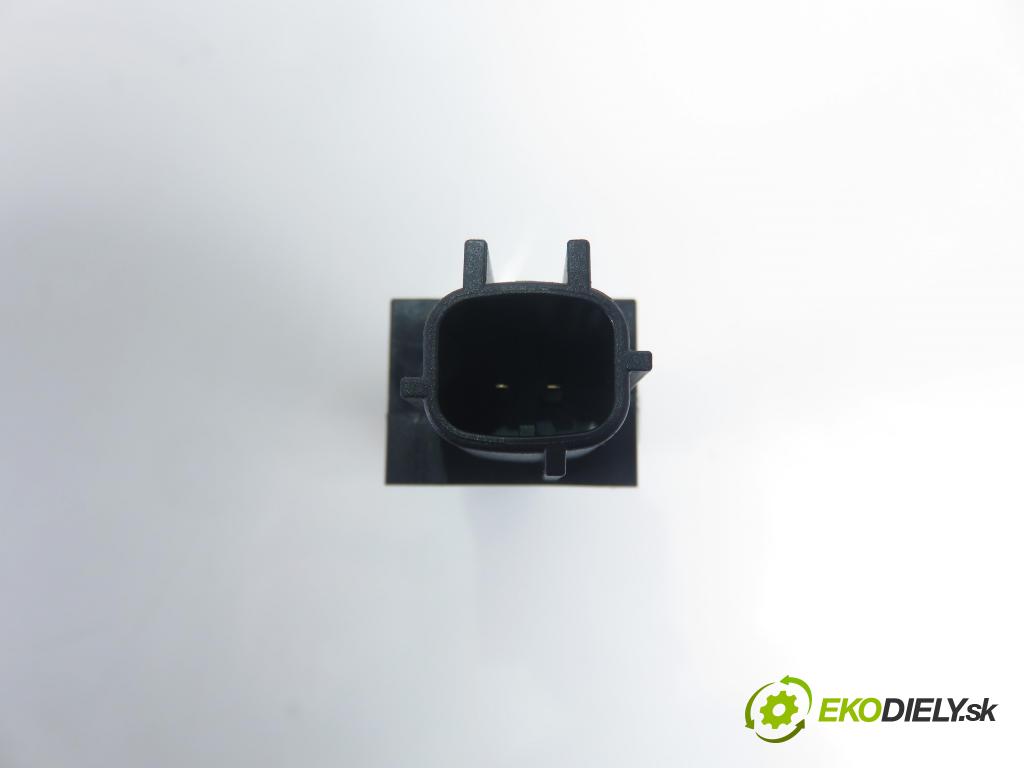 AUDI A3 (8P1) HB 2006 75,00 1.6 - BSE 1595,00 Snímač nárazu 011244040805 ; 4B0959643D (Snímač nárazu)