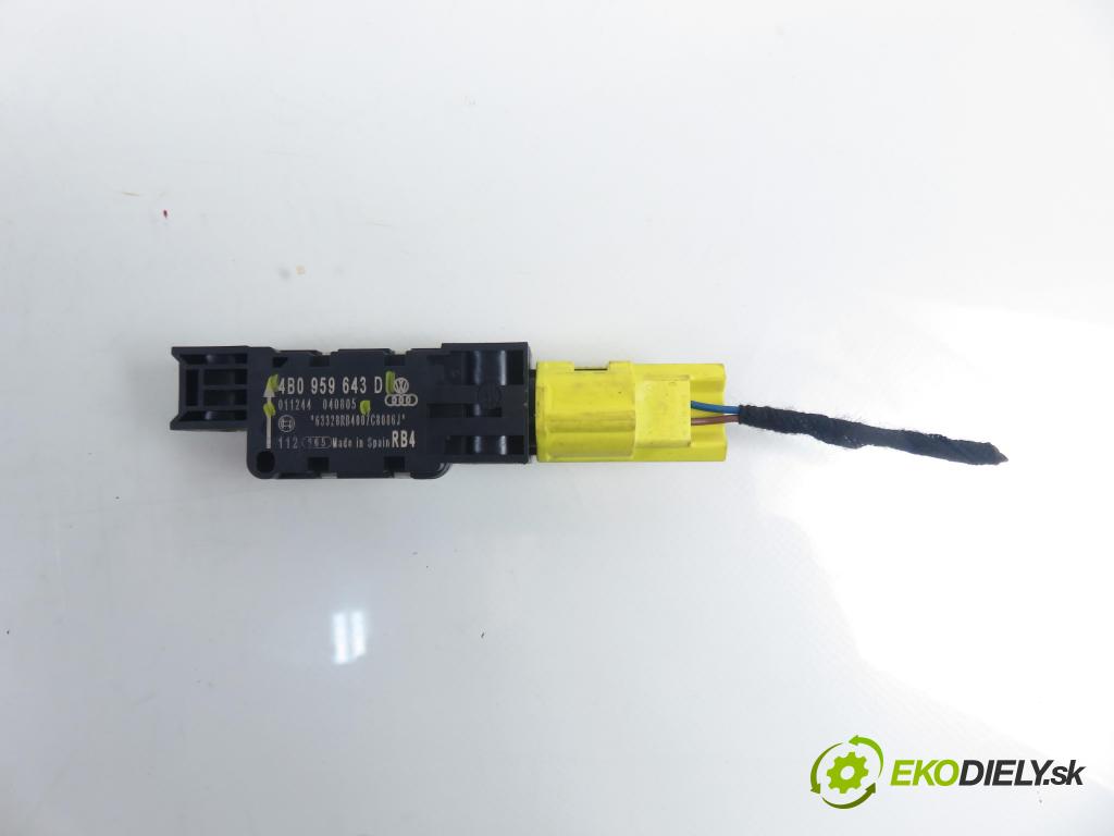 AUDI A3 (8P1) HB 2006 75,00 1.6 - BSE 1595,00 Snímač nárazu 011244040805 ; 4B0959643D (Snímač nárazu)