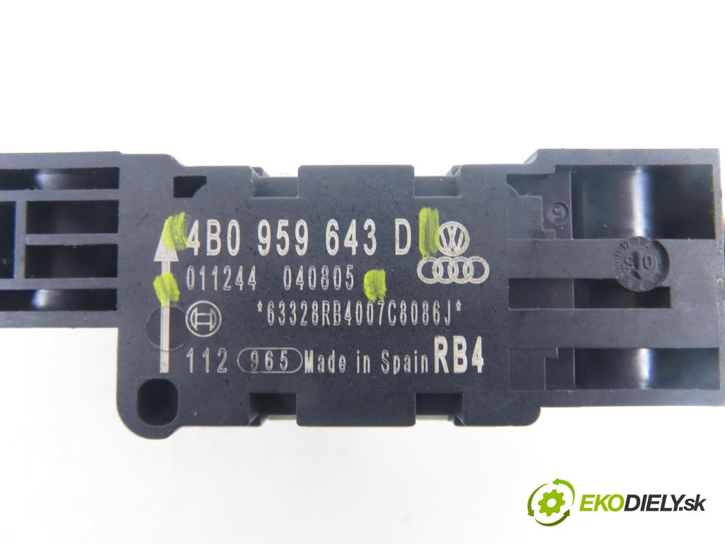 AUDI A3 (8P1) HB 2006 75,00 1.6 - BSE 1595,00 Snímač nárazu 011244040805 ; 4B0959643D (Snímač nárazu)