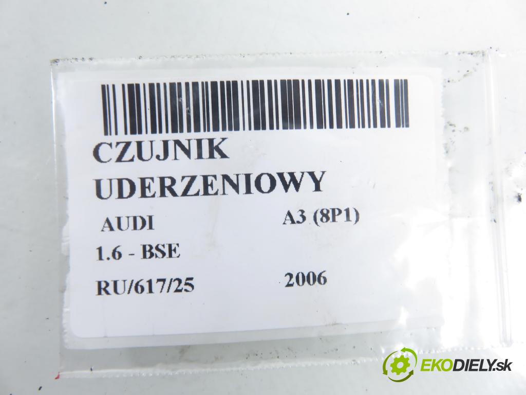 AUDI A3 (8P1) HB 2006 75,00 1.6 - BSE 1595,00 Snímač nárazu 011244040805 ; 4B0959643D (Snímač nárazu)