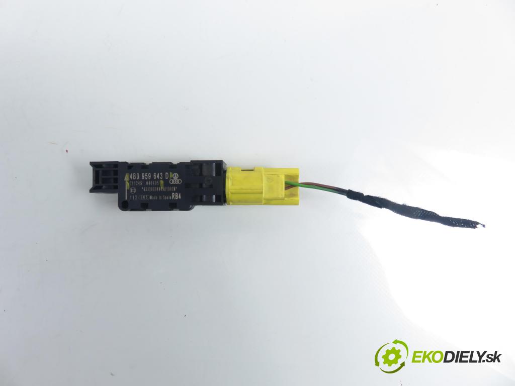 AUDI A3 (8P1) HB 2006 75,00 1.6 - BSE 1595,00 Snímač nárazu 011244040805 ; 4B0959643D (Snímač nárazu)