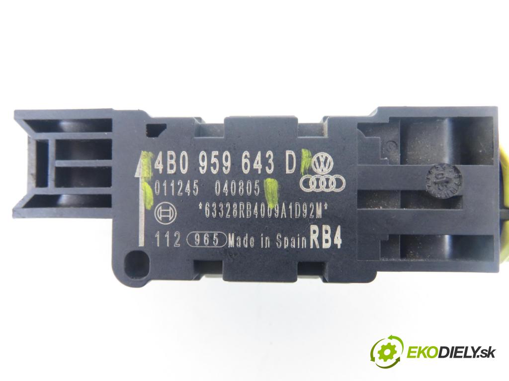 AUDI A3 (8P1) HB 2006 75,00 1.6 - BSE 1595,00 Snímač nárazu 011244040805 ; 4B0959643D (Snímač nárazu)