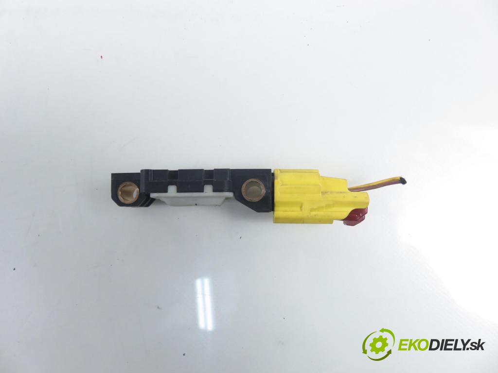 AUDI A3 (8P1) HB 2006 75,00 1.6 - BSE 1595,00 Snímač nárazu 011244040805 ; 4B0959643D (Snímač nárazu)