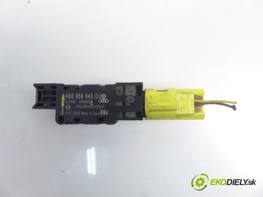 AUDI A3 (8P1) HB 2006 75,00 1.6 - BSE 1595,00 Snímač nárazu 011244040805 ; 4B0959643D (Snímač nárazu)