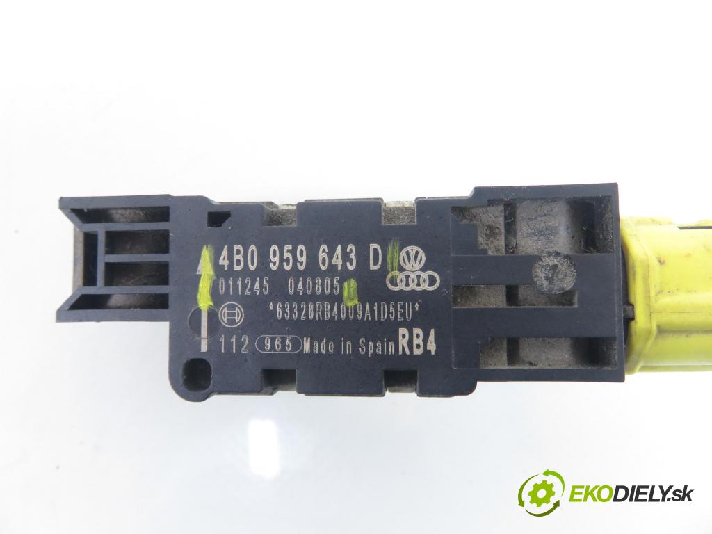 AUDI A3 (8P1) HB 2006 75,00 1.6 - BSE 1595,00 Snímač nárazu 011244040805 ; 4B0959643D (Snímač nárazu)