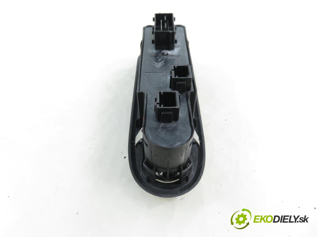 CITROEN C5 III (RD_) SEDAN 2010 80,00 1.6 HDi 110 - 9HZ (DV6TED4) 1560,00 Panel ovládania okien 96660257XT