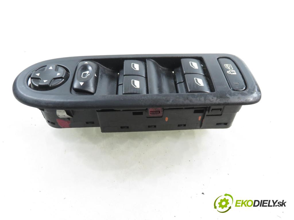 CITROEN C5 III (RD_) SEDAN 2010 80,00 1.6 HDi 110 - 9HZ (DV6TED4) 1560,00 Panel ovládania okien 96660257XT