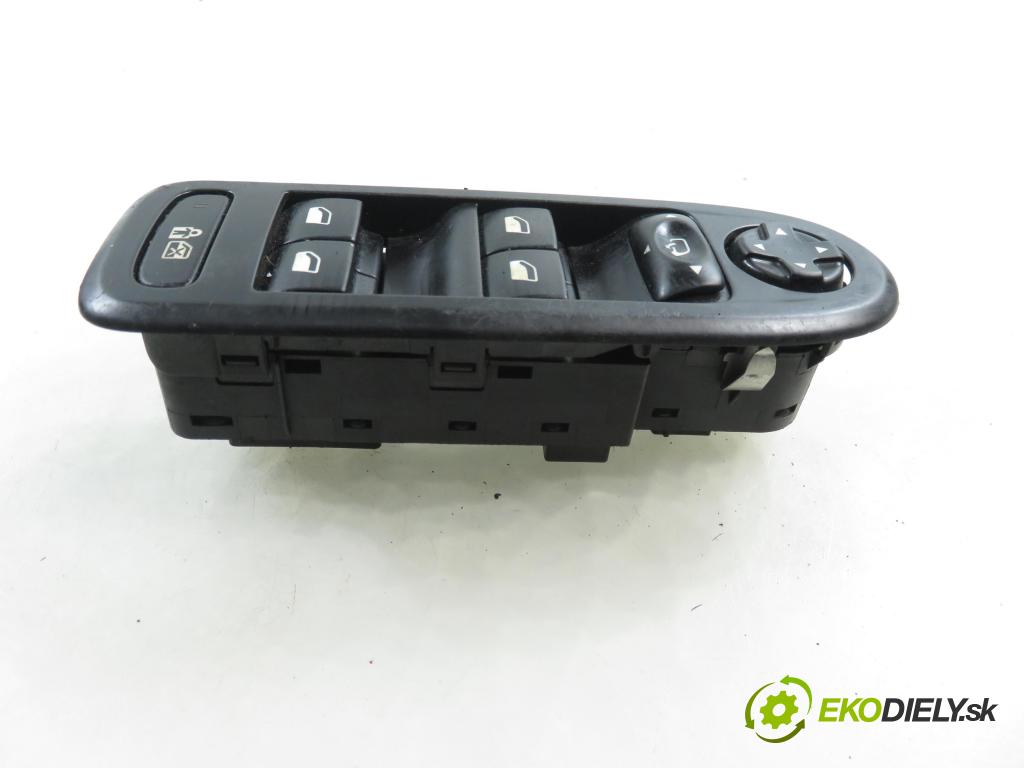 CITROEN C5 III (RD_) SEDAN 2010 80,00 1.6 HDi 110 - 9HZ (DV6TED4) 1560,00 Panel ovládania okien 96660257XT