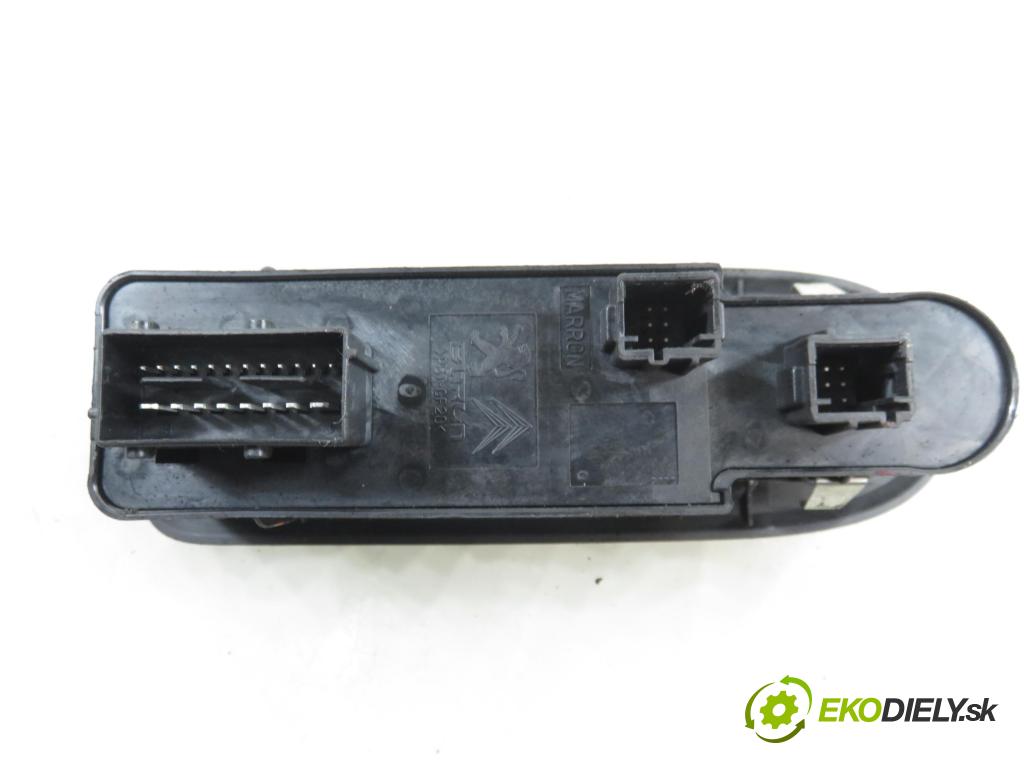 CITROEN C5 III (RD_) SEDAN 2010 80,00 1.6 HDi 110 - 9HZ (DV6TED4) 1560,00 Panel ovládania okien 96660257XT