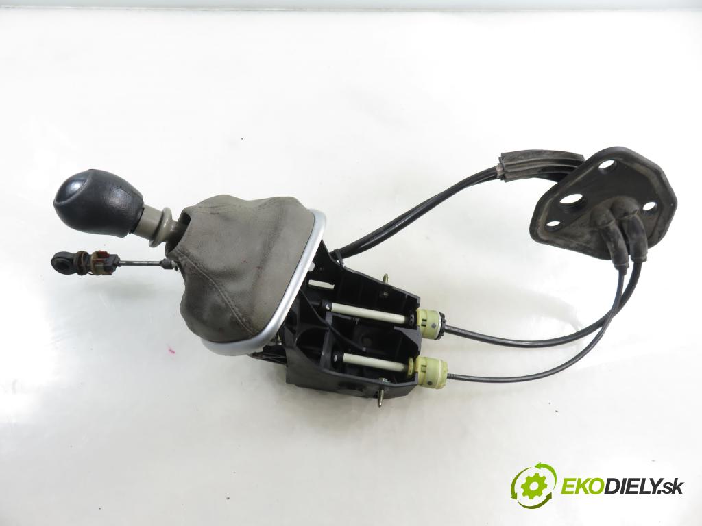 RENAULT SCENIC II (JM0/1_) MINIVAN 2004 63,00 1.5 dCi (JM1F) - K9K 724 1461,00 ZVEDÁK: 8200277973