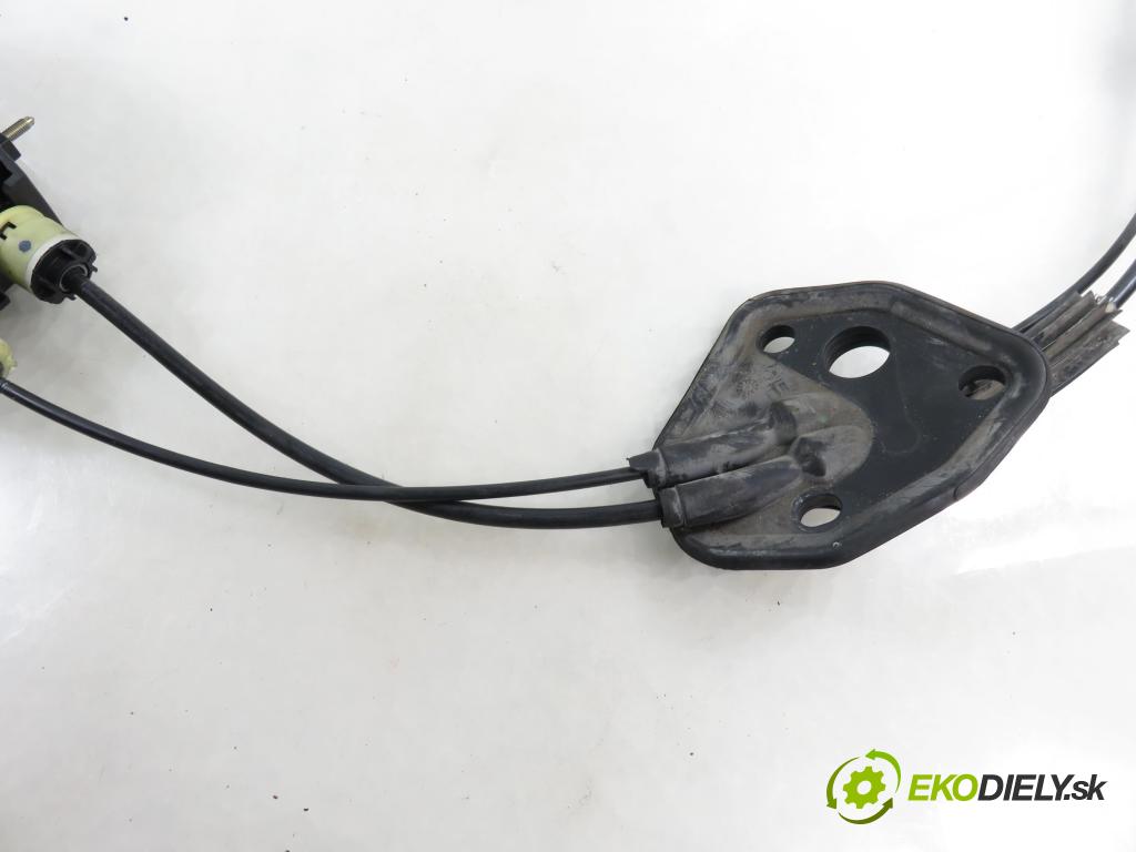 RENAULT SCENIC II (JM0/1_) MINIVAN 2004 63,00 1.5 dCi (JM1F) - K9K 724 1461,00 ZVEDÁK: 8200277973