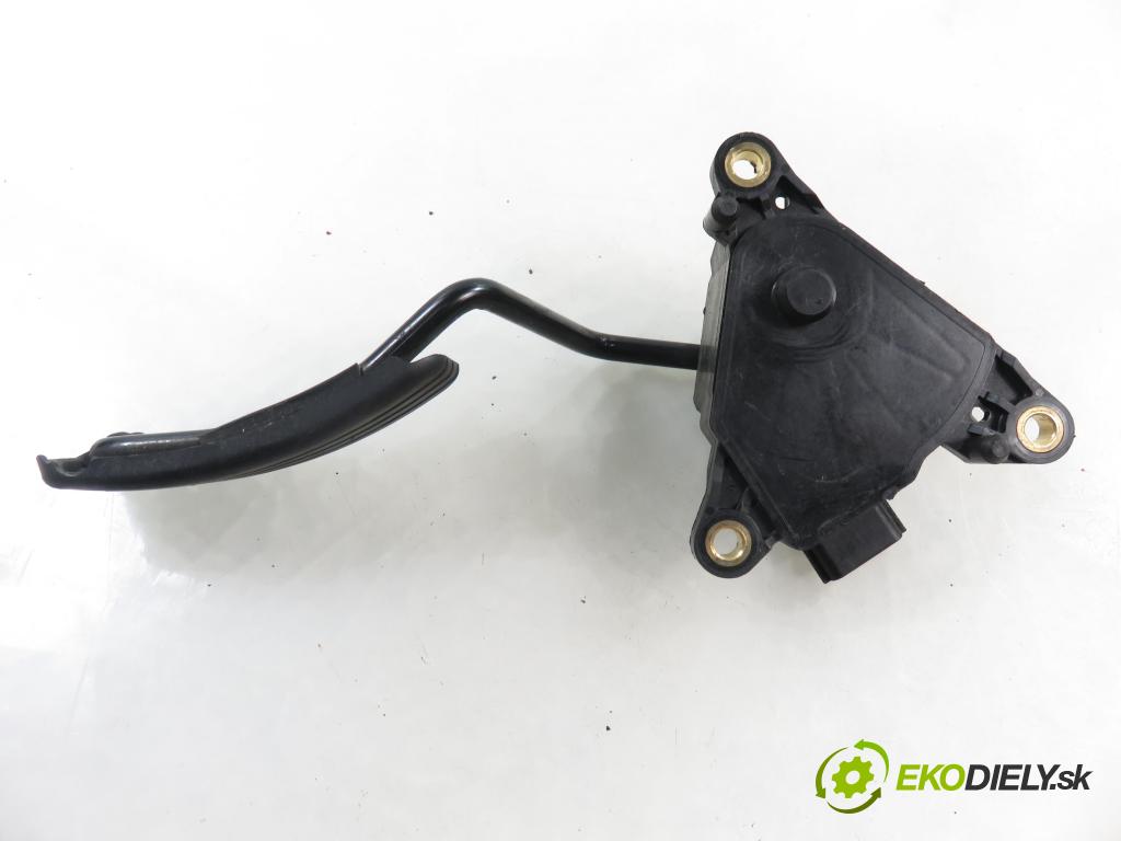 RENAULT SCENIC II (JM0/1_) MINIVAN 2004 63,00 1.5 dCi (JM1F) - K9K 724 1461,00 Potenciometer plynu 8200159647 (Potenciometer plynového pedálu)