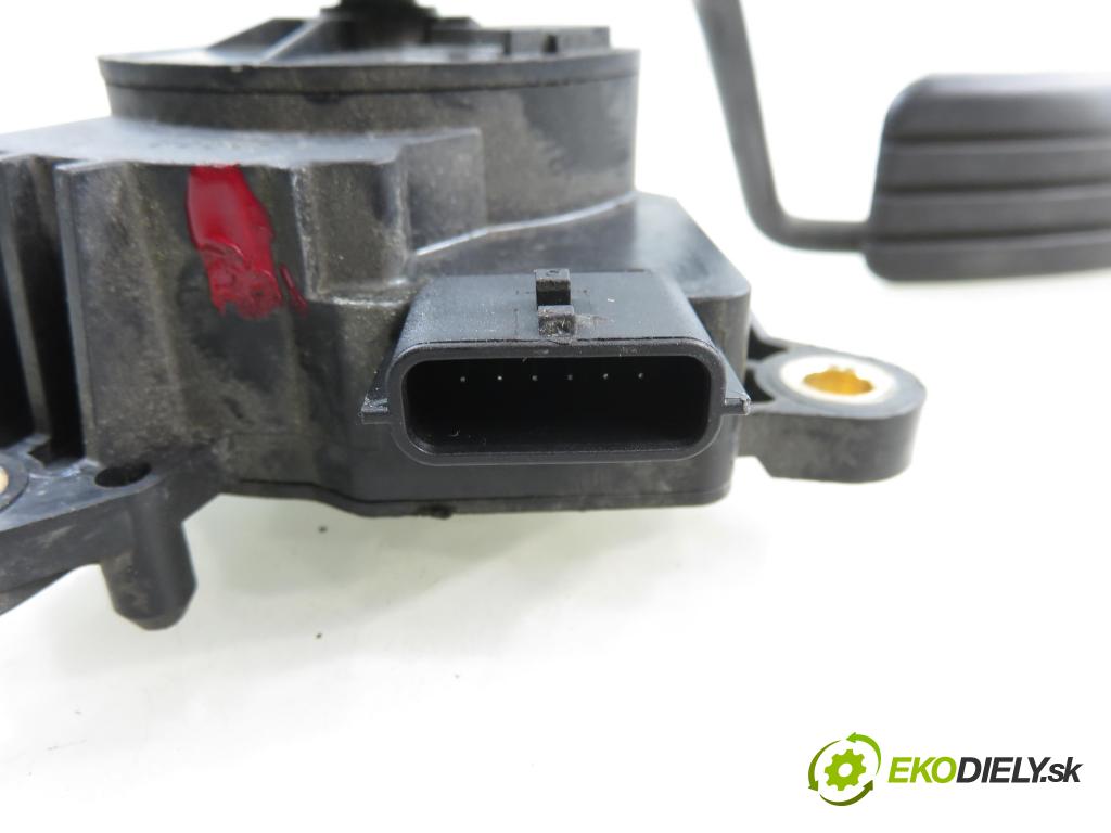 RENAULT SCENIC II (JM0/1_) MINIVAN 2004 63,00 1.5 dCi (JM1F) - K9K 724 1461,00 Potenciometer plynu 8200159647 (Potenciometer plynového pedálu)