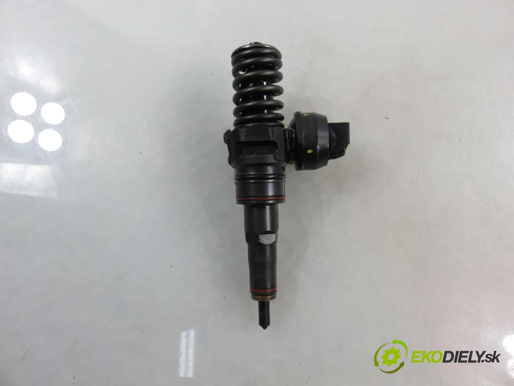 VW PASSAT B5.5 Variant (3B6) KOMBI 2002 96,00 1.9 TDI PD 130 - AVF 1896,00 Vstrekovač 038130073AR (Vstrekovač paliva)