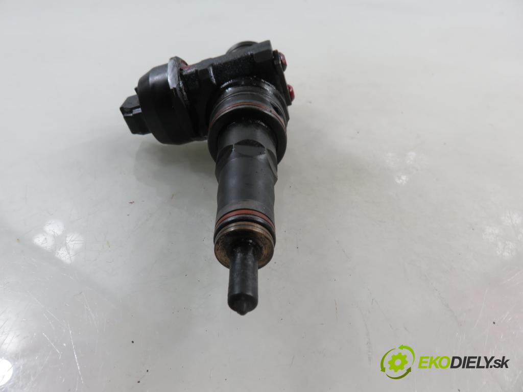 VW PASSAT B5.5 Variant (3B6) KOMBI 2002 96,00 1.9 TDI PD 130 - AVF 1896,00 Vstrekovač 038130073AR (Vstrekovač paliva)