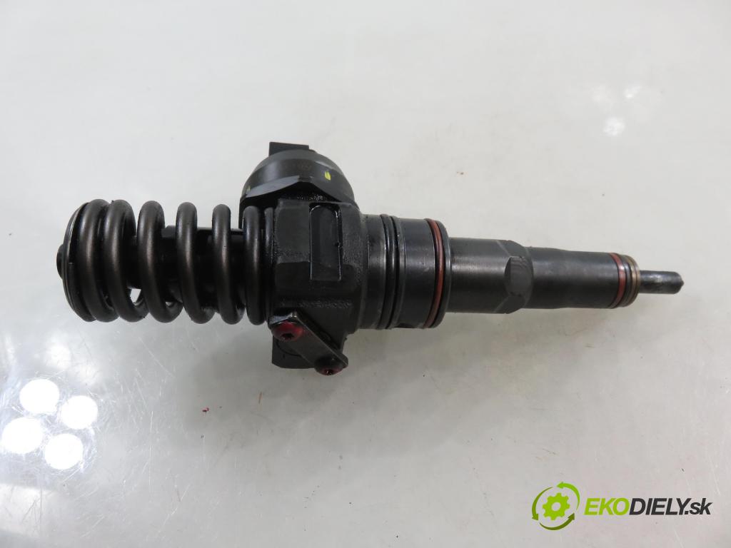 VW PASSAT B5.5 Variant (3B6) KOMBI 2002 96,00 1.9 TDI PD 130 - AVF 1896,00 Vstrekovač 038130073AR (Vstrekovač paliva)