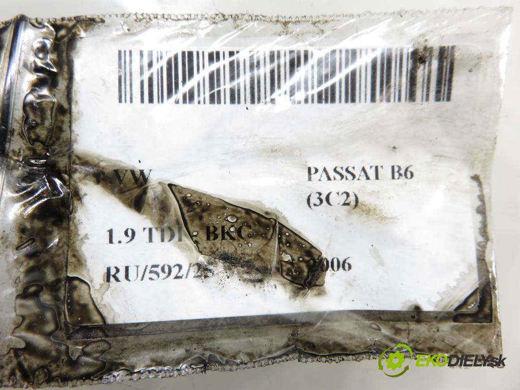 VW PASSAT B6 (3C2) SEDAN 2006 77,00 1.9 TDI PD 105 - BKC 1896,00 Vstrekovač 038130073AG ; 0414720215 (Vstrekovač paliva)