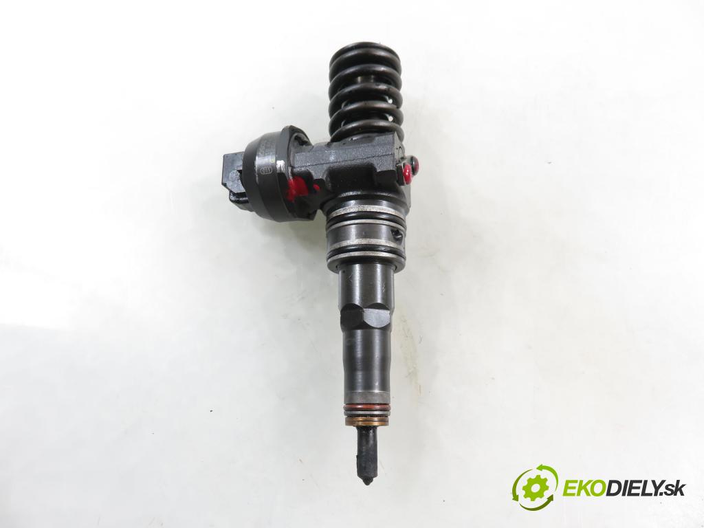 VW PASSAT B6 (3C2) SEDAN 2006 77,00 1.9 TDI PD 105 - BKC 1896,00 Vstrekovač 038130073AG ; 0414720215 (Vstrekovač paliva)