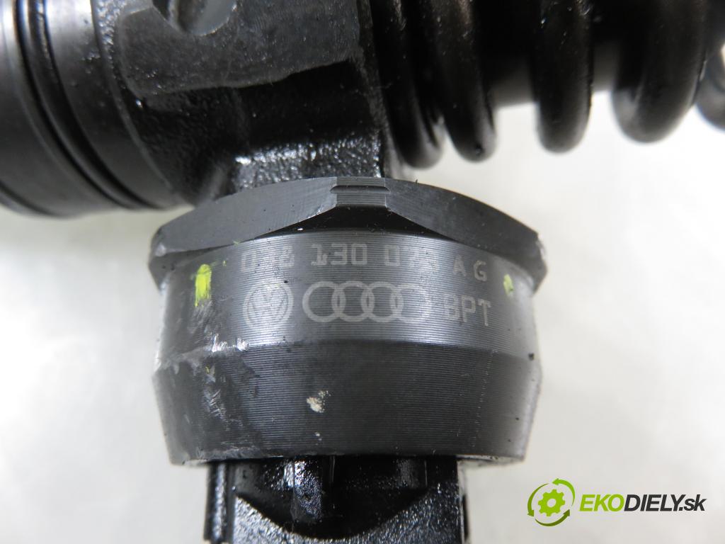 VW PASSAT B6 (3C2) SEDAN 2006 77,00 1.9 TDI PD 105 - BKC 1896,00 Vstrekovač 038130073AG ; 0414720215 (Vstrekovač paliva)