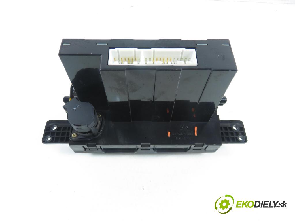 HYUNDAI TUCSON (JM) SUV 2006 83,00 2.0 CRDi 4WD 113 - D4EA 1991,00 Panel kúrenia KLIMATRONIK 972502EXXX