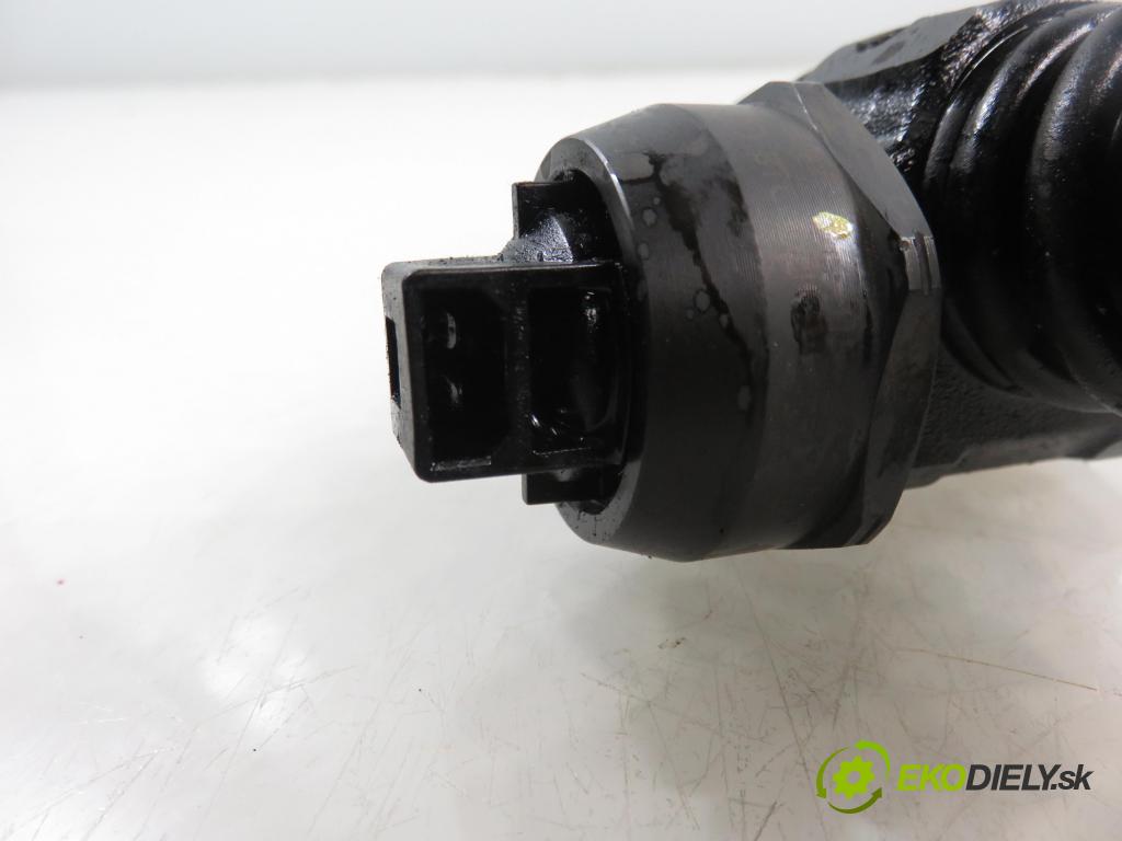 VW PASSAT B5.5 Variant (3B6) KOMBI 2002 96,00 1.9 TDI PD 130 - AVF 1896,00 Vstrekovač 038130073AR (Vstrekovač paliva)