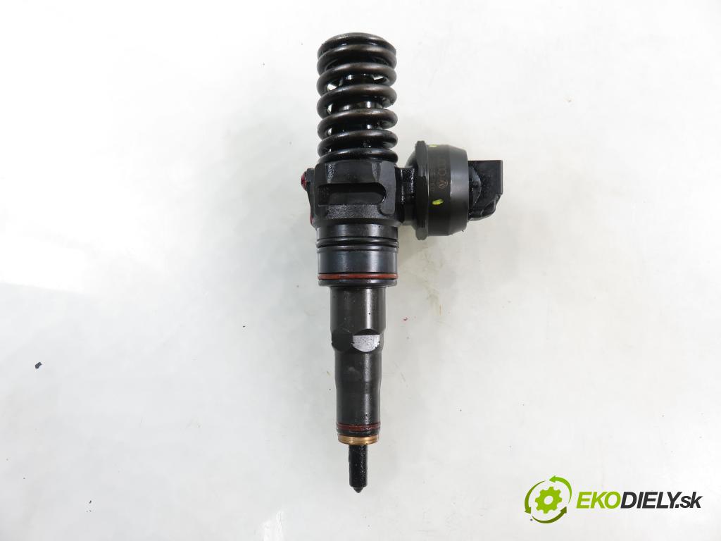 VW PASSAT B5.5 Variant (3B6) KOMBI 2002 96,00 1.9 TDI PD 130 - AVF 1896,00 Vstrekovač 038130073AR (Vstrekovač paliva)