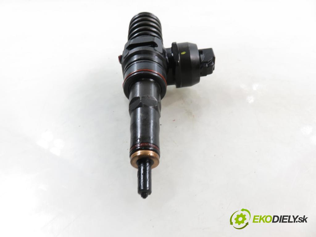 VW PASSAT B5.5 Variant (3B6) KOMBI 2002 96,00 1.9 TDI PD 130 - AVF 1896,00 Vstrekovač 038130073AR (Vstrekovač paliva)