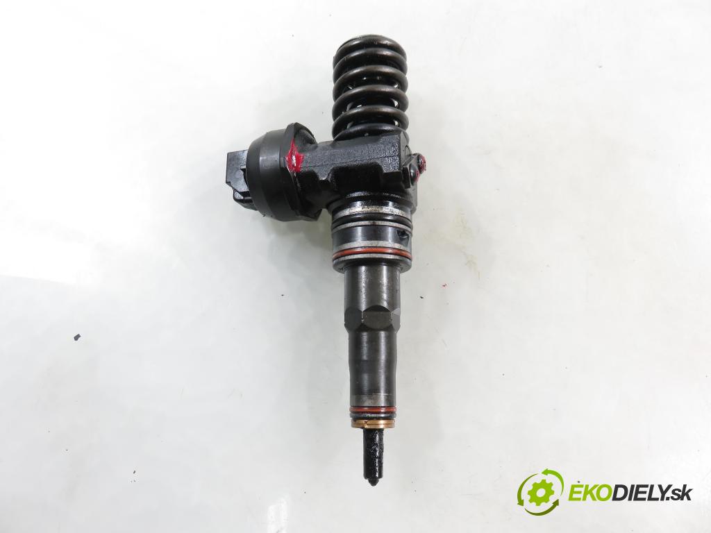 VW PASSAT B5.5 Variant (3B6) KOMBI 2002 96,00 1.9 TDI PD 130 - AVF 1896,00 Vstrekovač 038130073AR (Vstrekovač paliva)