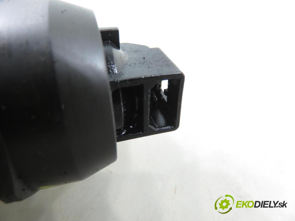 VW PASSAT B5.5 Variant (3B6) KOMBI 2002 96,00 1.9 TDI PD 130 - AVF 1896,00 Vstrekovač 038130073AR (Vstrekovač paliva)