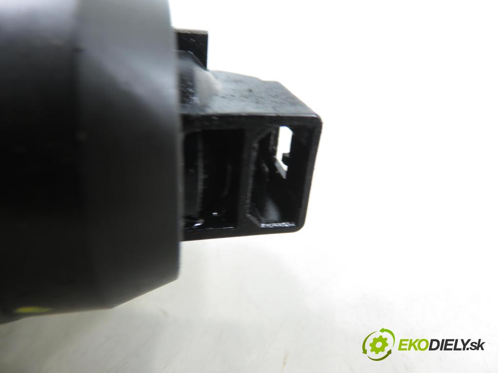 VW PASSAT B5.5 Variant (3B6) KOMBI 2002 96,00 1.9 TDI PD 130 - AVF 1896,00 Vstrekovač 038130073AR (Vstrekovač paliva)