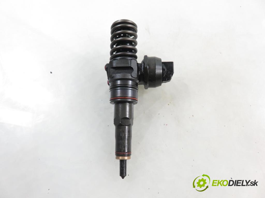 VW PASSAT B5.5 Variant (3B6) KOMBI 2002 96,00 1.9 TDI PD 130 - AVF 1896,00 Vstrekovač 038130073AR (Vstrekovač paliva)