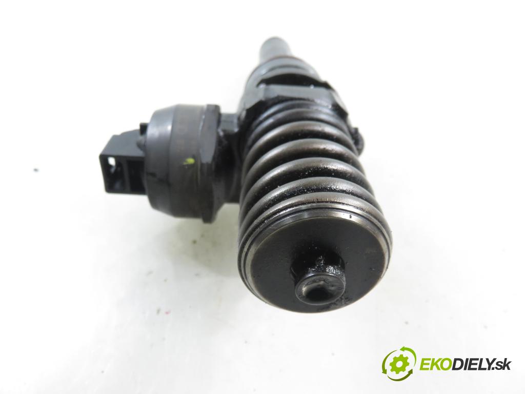 VW PASSAT B5.5 Variant (3B6) KOMBI 2002 96,00 1.9 TDI PD 130 - AVF 1896,00 Vstrekovač 038130073AR (Vstrekovač paliva)