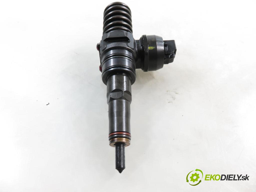 AUDI A2 (8Z0) HB 2002 55,00 1.4 TDI - AMF 1422,00 Vstrekovač 038130073AL ; 0414720039 (Vstrekovač paliva)