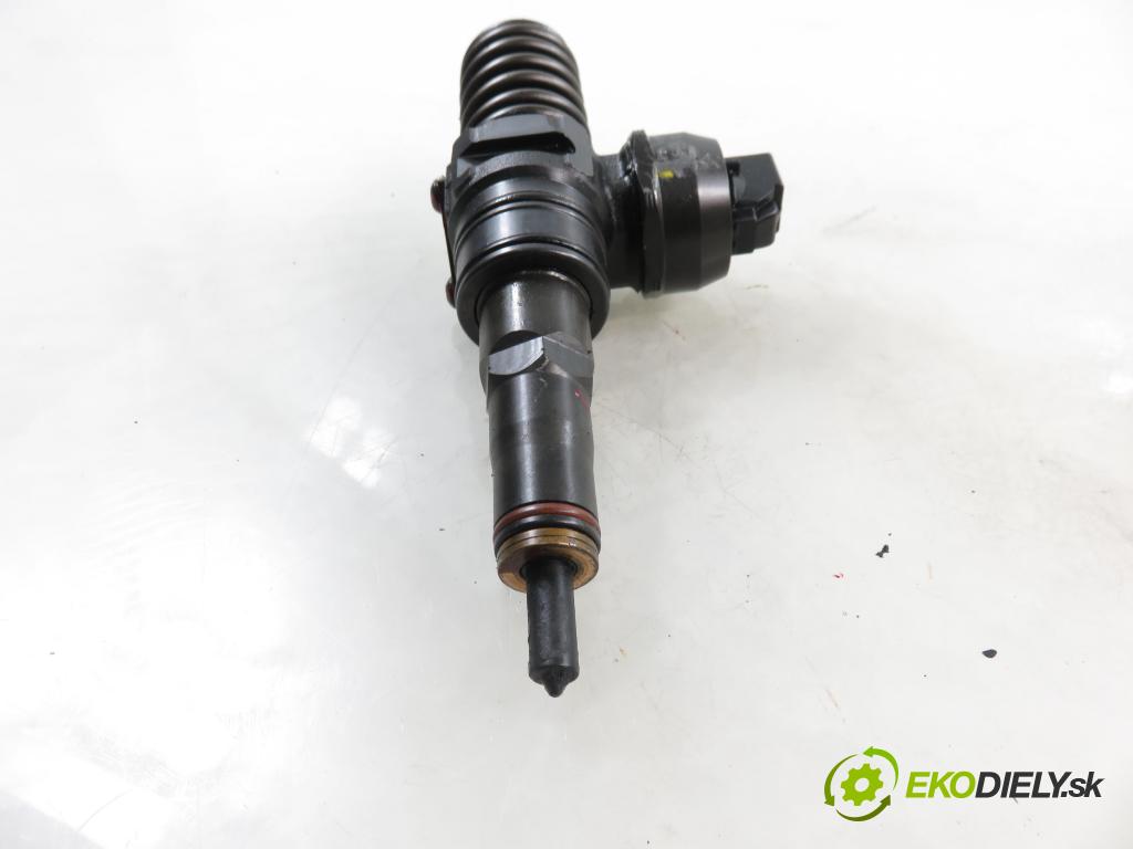 AUDI A2 (8Z0) HB 2002 55,00 1.4 TDI - AMF 1422,00 Vstrekovač 038130073AL ; 0414720039 (Vstrekovač paliva)