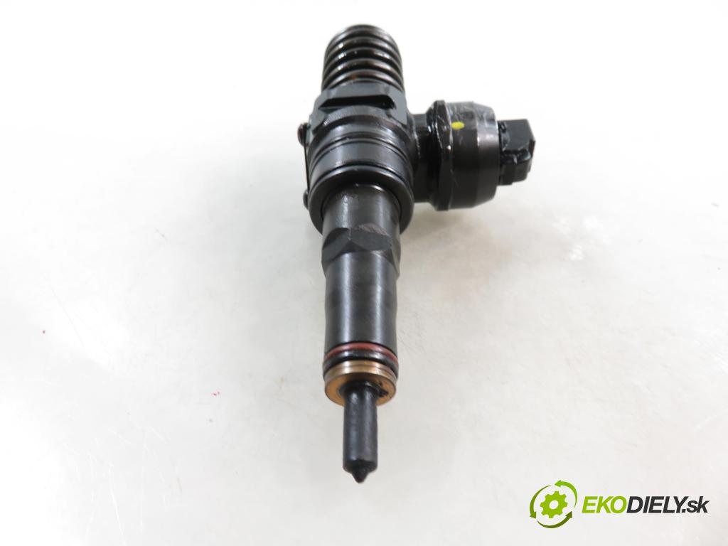 AUDI A2 (8Z0) HB 2002 55,00 1.4 TDI - AMF 1422,00 Vstrekovač 038130073AL (Vstrekovač paliva)