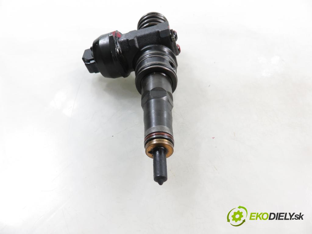 AUDI A2 (8Z0) HB 2002 55,00 1.4 TDI - AMF 1422,00 Vstrekovač 038130073AL (Vstrekovač paliva)