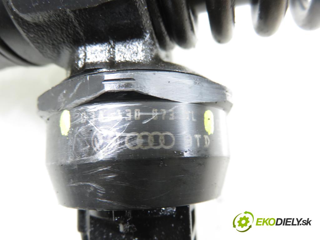 AUDI A2 (8Z0) HB 2002 55,00 1.4 TDI - AMF 1422,00 Vstrekovač 038130073AL (Vstrekovač paliva)