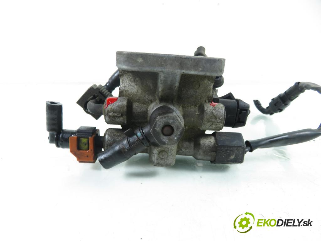 HYUNDAI TUCSON (JM) SUV 2006 83,00 2.0 CRDi 4WD 113 - D4EA 1991,00 Obal filtra paliva  (Obal palivového filtra)