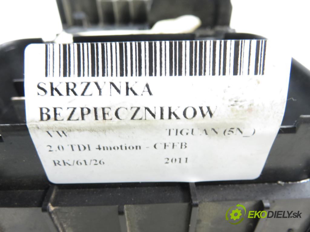 VW TIGUAN (5N_) SUV 2011 103,00 2.0 TDI 4motion - CFFB 1968,00 Skrinka POJISTKY: 1K0937806D