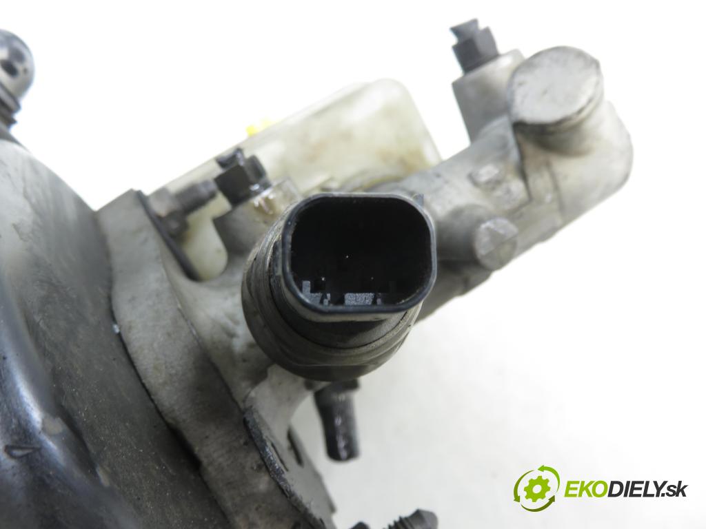 VW GOLF IV (1J1) HB 2002 66,00 1.9 TDI 90 - ALH 1896,00 Posilovač 1J1614105Q (Servočerpadlo)