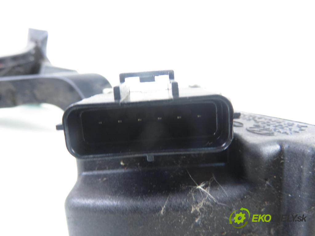 KIA SPORTAGE (SL) SUV 2011 100,00 2.0 CRDi AWD 136 - D4HA 1995,00 Potenciometer plynu 327002S100 (Potenciometer plynového pedálu)