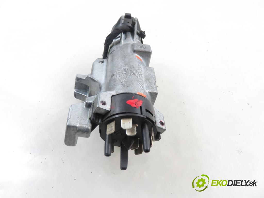 AUDI A4 Avant (8D5, B5) KOMBI 1996 81,00 1.9 TDI - AFN 1896,00 spinačka 4D0905851E (Spínacia skrinka)