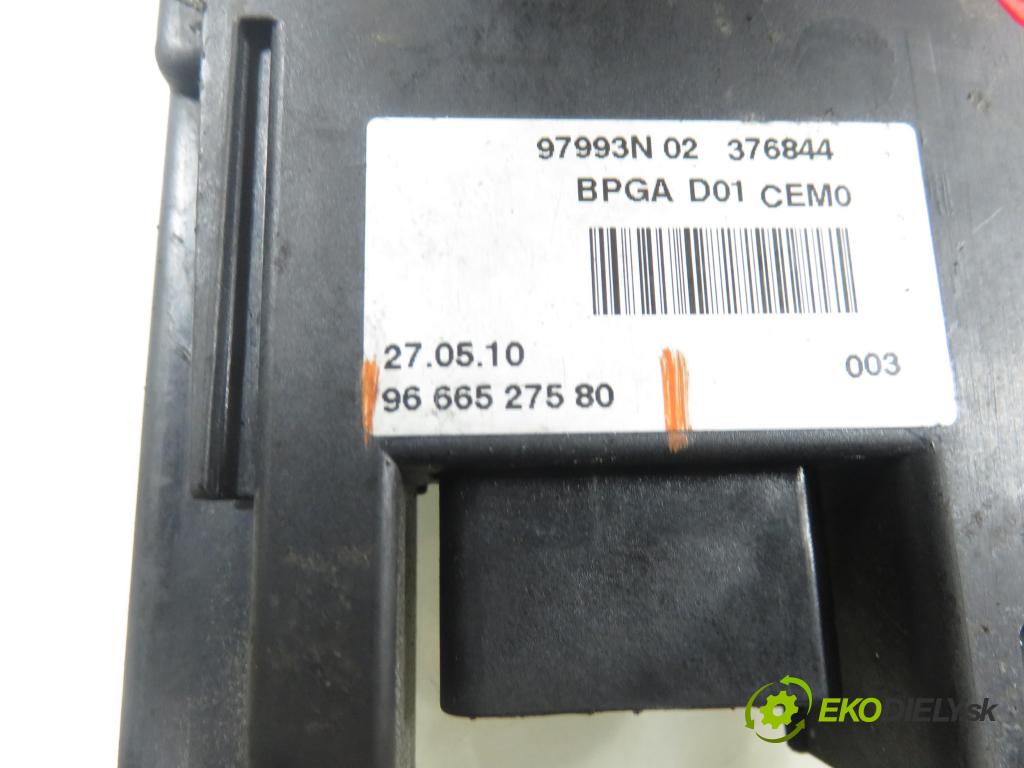 CITROEN C4 Picasso I (UD_) MINIVAN 2010 80,00 1.6 HDi 16V 109 - 9HZ 1560,00 Skrinka POJISTKY: na BATÉRIA 966652780
