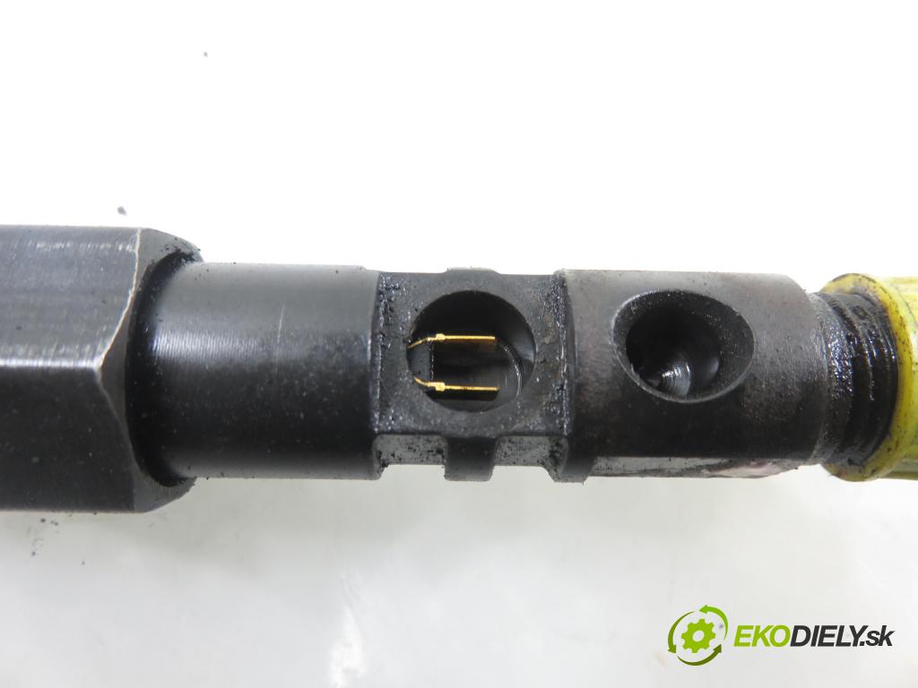 FORD MONDEO III Turnier (BWY) KOMBI 2003 85,00 2.0 16V TDCi 115 - HJBA 1998,00 vstrekovač EJDR00402Z ; 3S7Q9K546AB (Vstrekovač paliva)