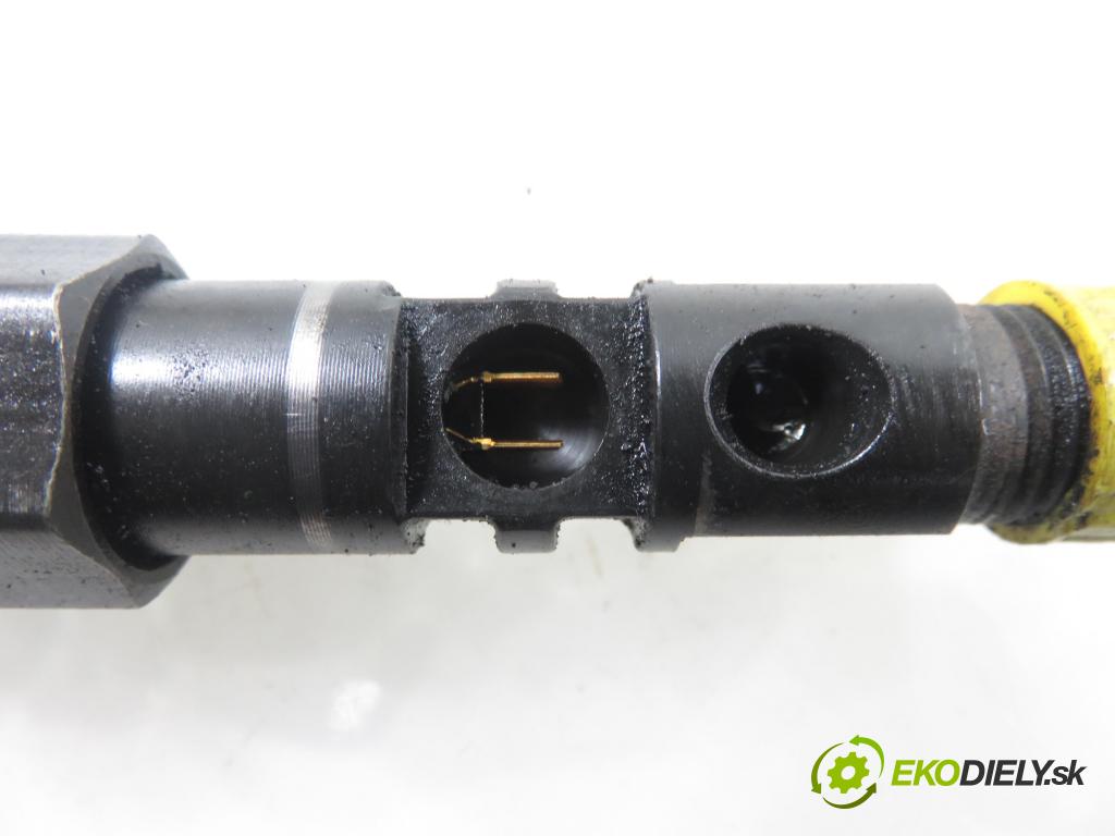 FORD MONDEO III Turnier (BWY) KOMBI 2003 85,00 2.0 16V TDCi 115 - HJBA 1998,00 vstrekovač EJDR00402Z ; 3S7Q9K546AB (Vstrekovač paliva)