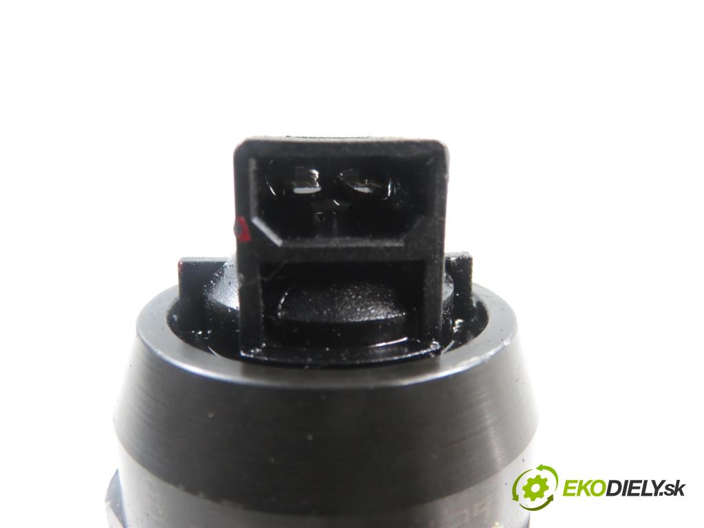 VW PASSAT B5.5 Variant (3B6) KOMBI 2001 96,00 1.9 TDI PD 130 - AVF 1896,00 Vstrekovač 038130073AR ; 0414720214 (Vstrekovač paliva)