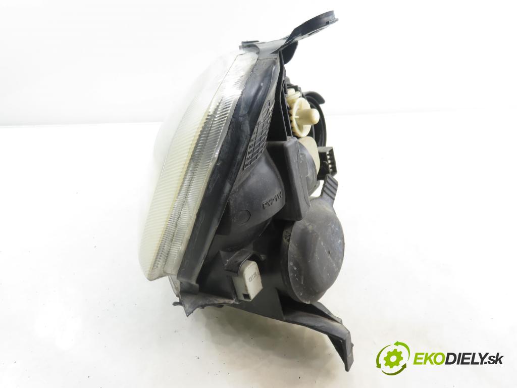 OPEL CORSA C (X01) HB 2002 43,00 1.0 12V 58 - Z 10 XE 973,00 Svetlo LP