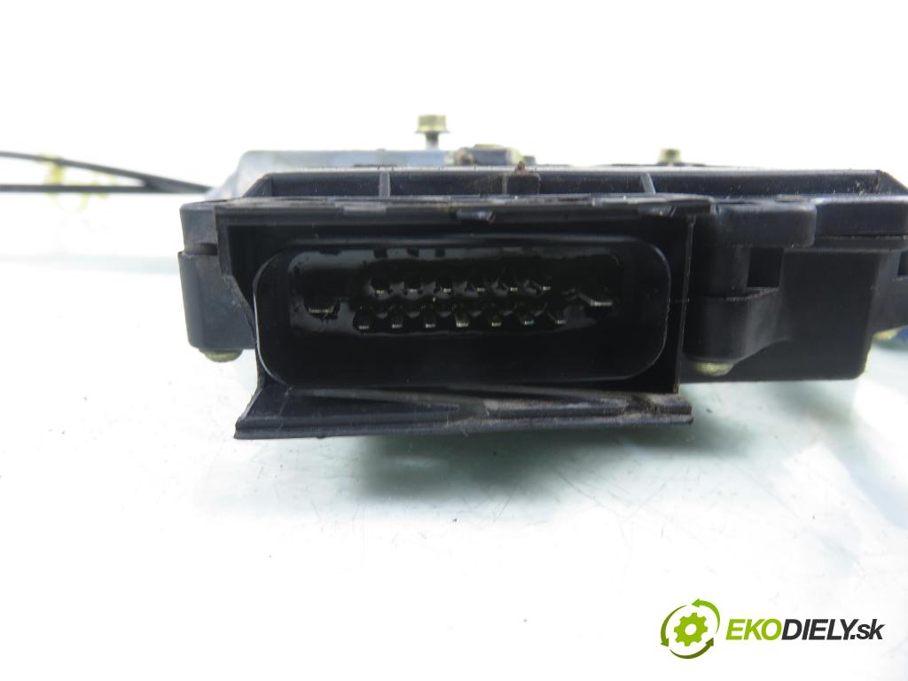VW GOLF III Variant (1H5) KOMBI 1997 66,00 1.9 TDI - 1Z 1896,00 Mechanizmus okien 1H0837401F