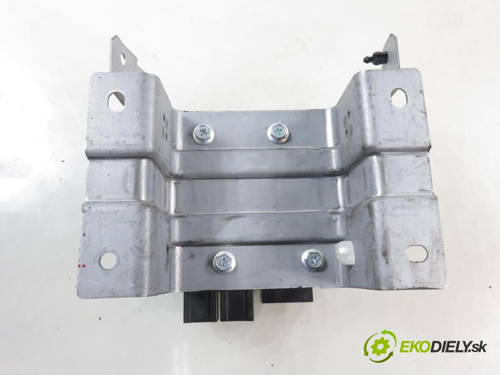 SUZUKI SWIFT III (MZ, EZ) HB 2010 68,00 1.3 4x4 (RS 413) - M13A 1328,00 Riadiaca jednotka servočerpadlo 3872073K10 (Riadiaca jednotka)